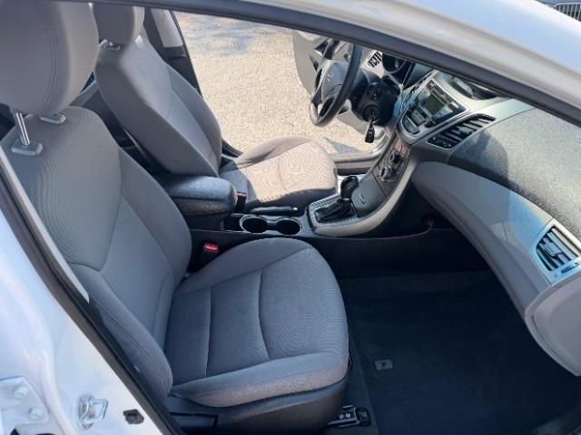 Hyundai Elantra SE 6AT 2016