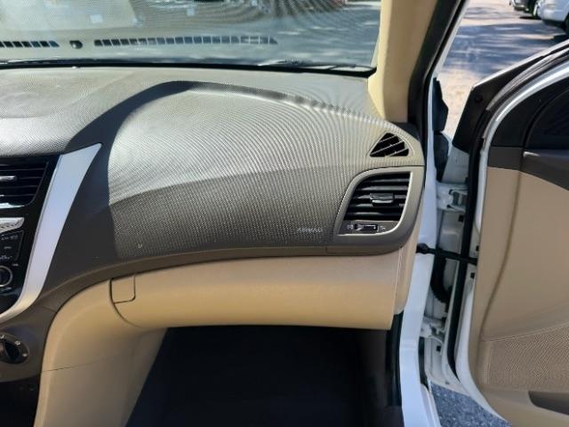 Hyundai Accent GLS 4-Door 2014