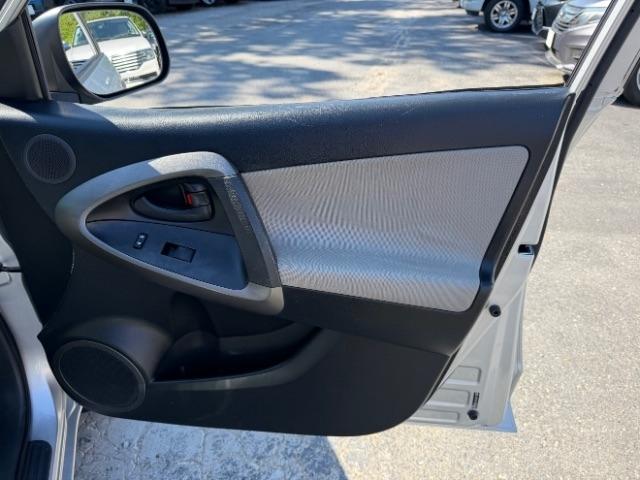Toyota RAV4 Base I4 4WD 2010