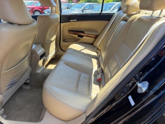 Honda Accord EX-L V-6 Sedan AT 2011