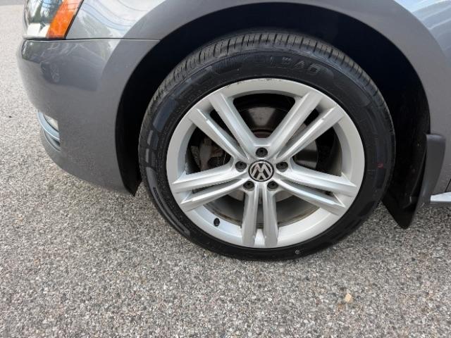 Volkswagen Passat 2.0L TDI SEL2 2012