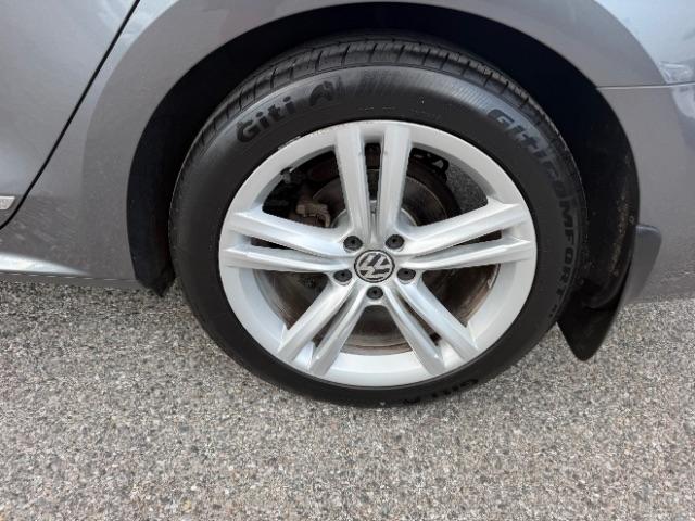 Volkswagen Passat 2.0L TDI SEL2 2012