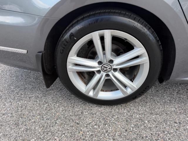 Volkswagen Passat 2.0L TDI SEL2 2012
