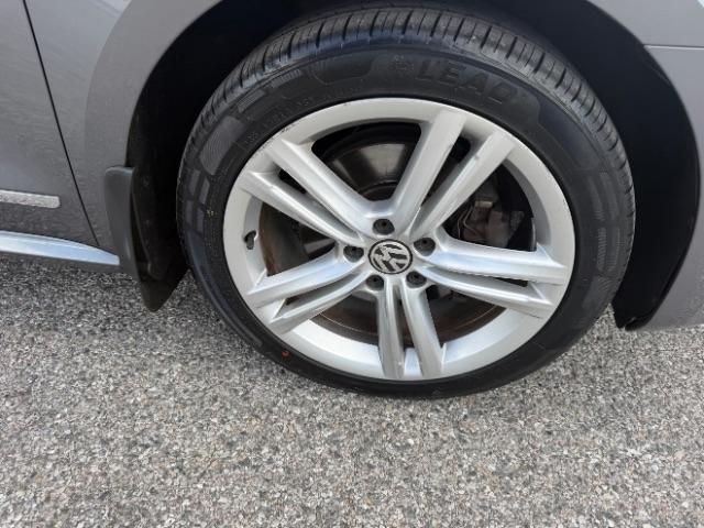 Volkswagen Passat 2.0L TDI SEL2 2012