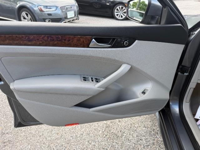 Volkswagen Passat 2.0L TDI SEL2 2012