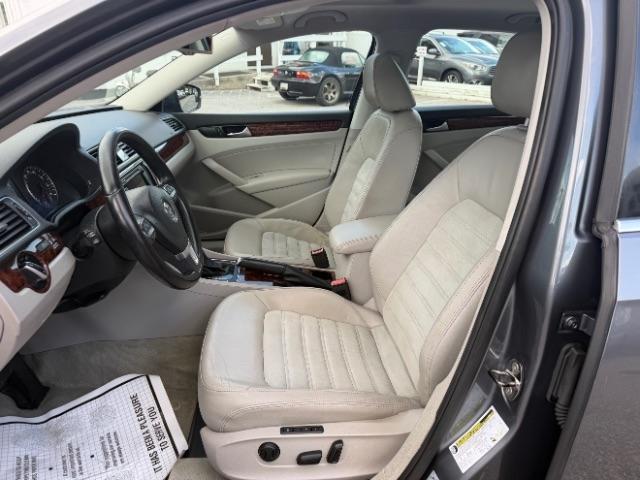 Volkswagen Passat 2.0L TDI SEL2 2012