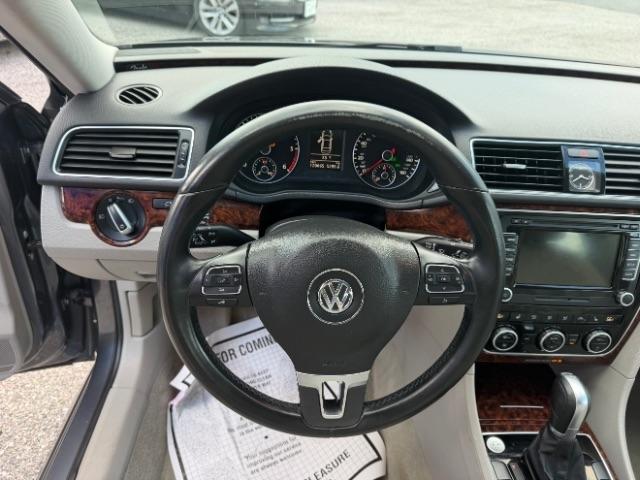Volkswagen Passat 2.0L TDI SEL2 2012