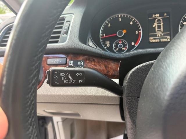 Volkswagen Passat 2.0L TDI SEL2 2012