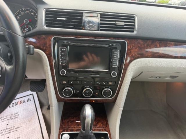Volkswagen Passat 2.0L TDI SEL2 2012