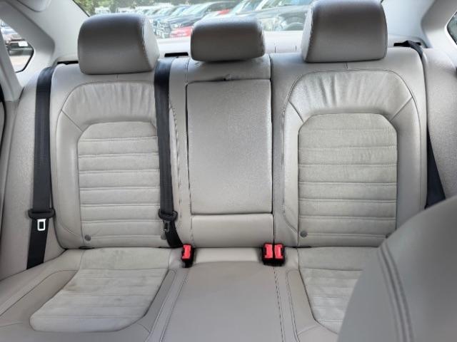 Volkswagen Passat 2.0L TDI SEL2 2012