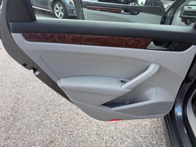 Volkswagen Passat 2.0L TDI SEL2 2012