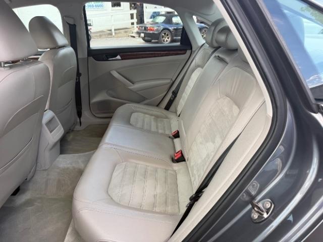 Volkswagen Passat 2.0L TDI SEL2 2012
