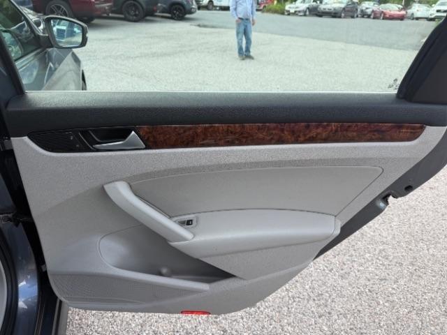 Volkswagen Passat 2.0L TDI SEL2 2012