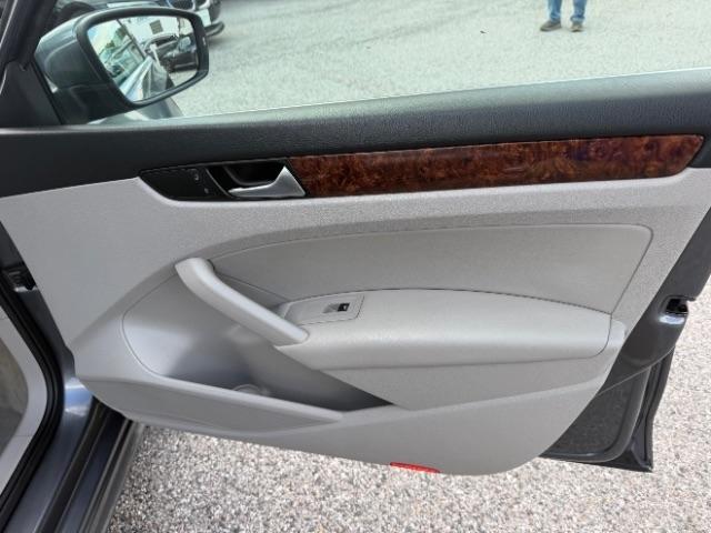 Volkswagen Passat 2.0L TDI SEL2 2012