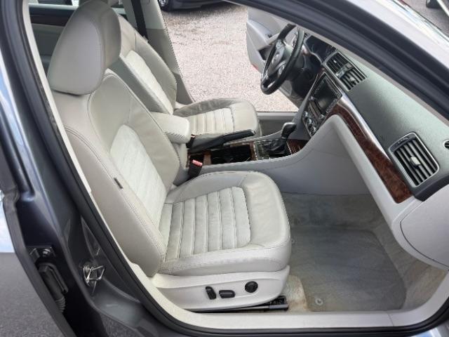Volkswagen Passat 2.0L TDI SEL2 2012
