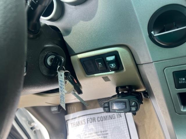 Toyota Tundra Tundra-Grade 5.7L Double Cab 2WD 2011