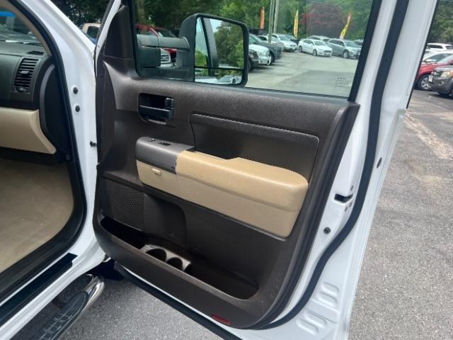 Toyota Tundra Tundra-Grade 5.7L Double Cab 2WD 2011