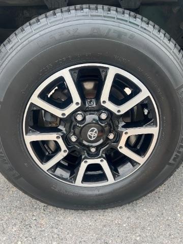 Toyota Tundra Tundra-Grade 5.7L Double Cab 2WD 2011
