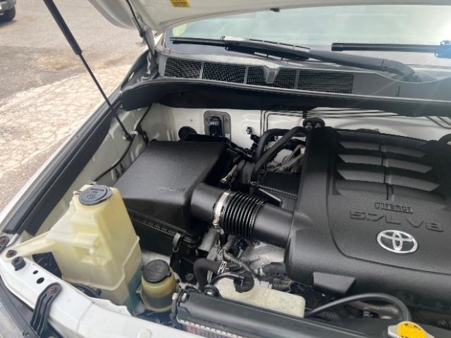 Toyota Tundra Tundra-Grade 5.7L Double Cab 2WD 2011