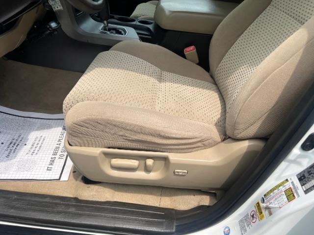 Toyota Tundra Tundra-Grade 5.7L Double Cab 2WD 2011