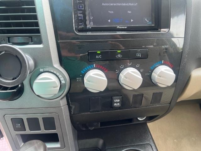 Toyota Tundra Tundra-Grade 5.7L Double Cab 2WD 2011