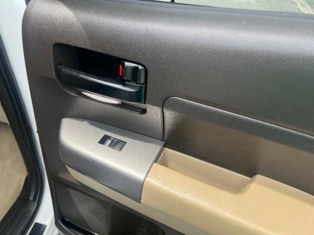 Toyota Tundra Tundra-Grade 5.7L Double Cab 2WD 2011