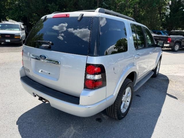 Ford Explorer XLT 4.0L 2WD 2010