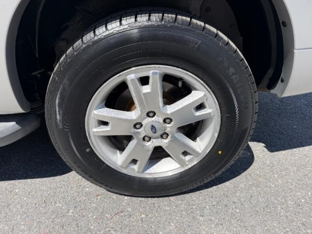 Ford Explorer XLT 4.0L 2WD 2010