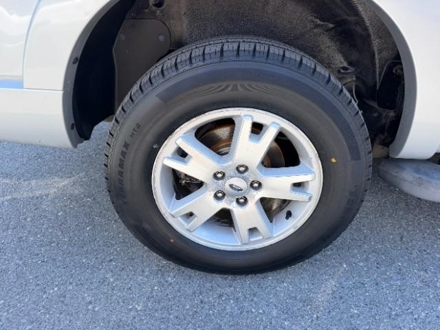 Ford Explorer XLT 4.0L 2WD 2010