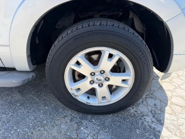 Ford Explorer XLT 4.0L 2WD 2010