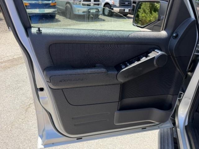 Ford Explorer XLT 4.0L 2WD 2010