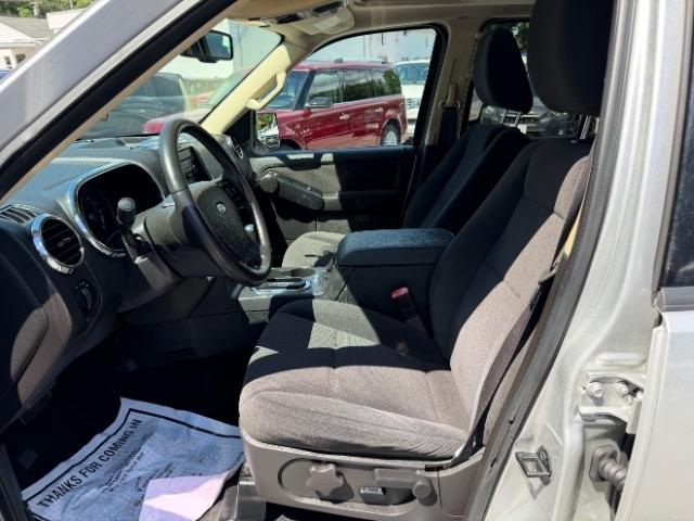 Ford Explorer XLT 4.0L 2WD 2010