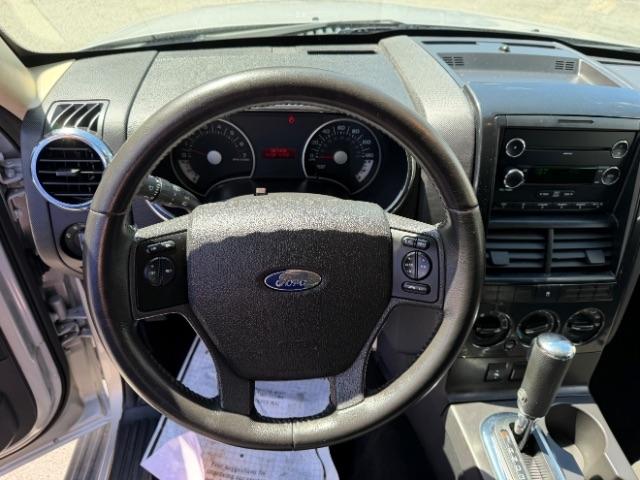Ford Explorer XLT 4.0L 2WD 2010