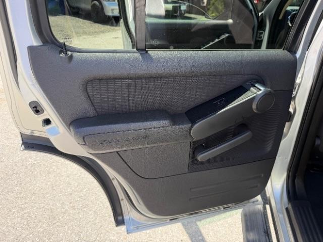 Ford Explorer XLT 4.0L 2WD 2010