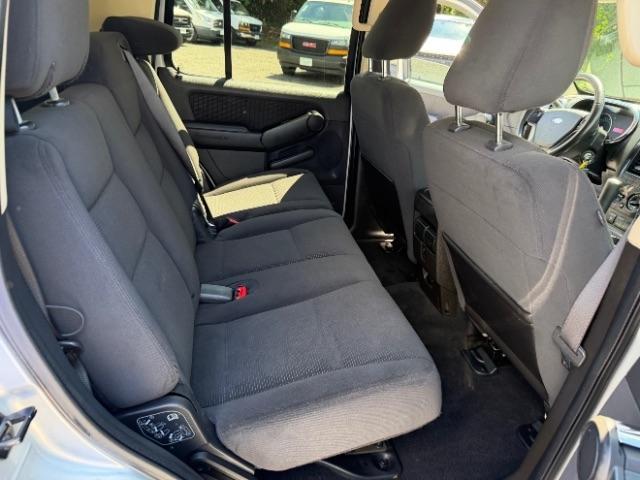 Ford Explorer XLT 4.0L 2WD 2010