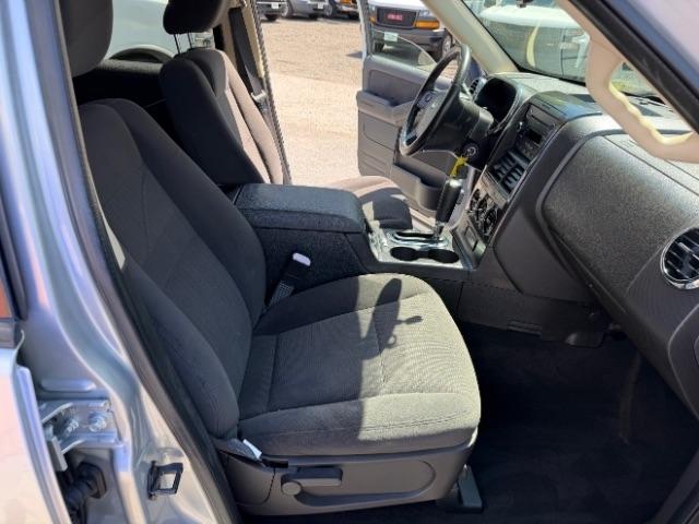 Ford Explorer XLT 4.0L 2WD 2010
