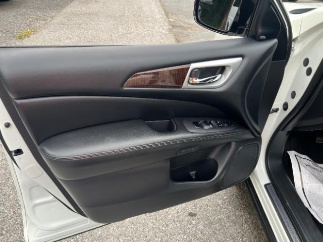 Nissan Pathfinder Platinum 4WD 2015