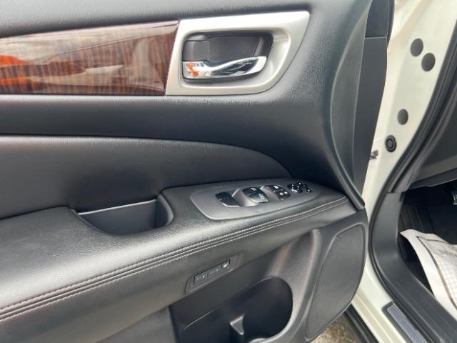 Nissan Pathfinder Platinum 4WD 2015