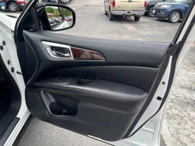 Nissan Pathfinder Platinum 4WD 2015