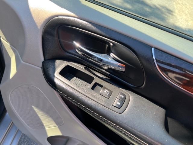 Chrysler Town & Country Touring 2016