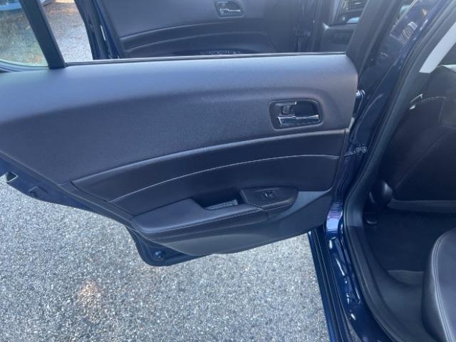 Acura ILX 5-Spd AT w/ Premium Package 2013