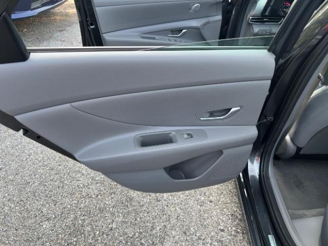 Hyundai Elantra SE 2023