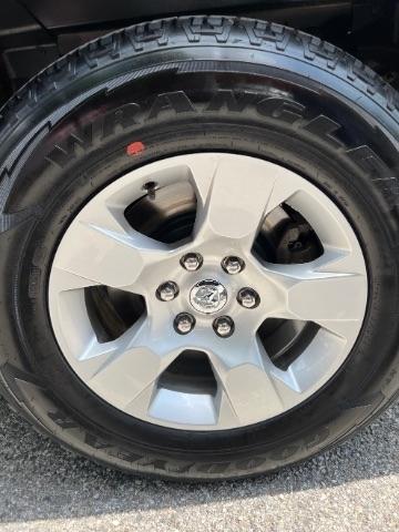RAM 1500 Big Horn Crew Cab SWB 4WD 2020