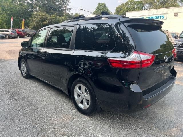 Toyota Sienna LE 8-Passenger 2017