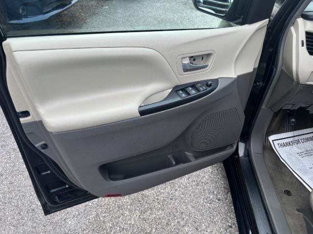 Toyota Sienna LE 8-Passenger 2017