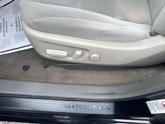 Toyota Sienna LE 8-Passenger 2017