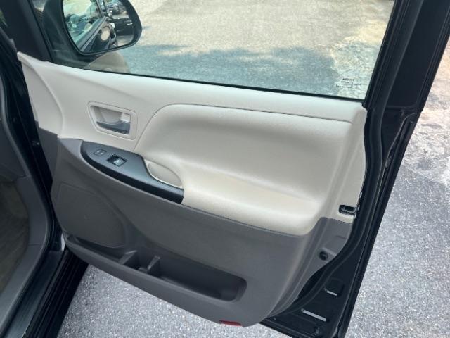Toyota Sienna LE 8-Passenger 2017