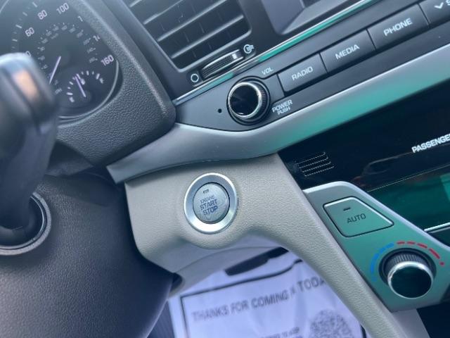Hyundai Elantra Value Edition 6A 2017