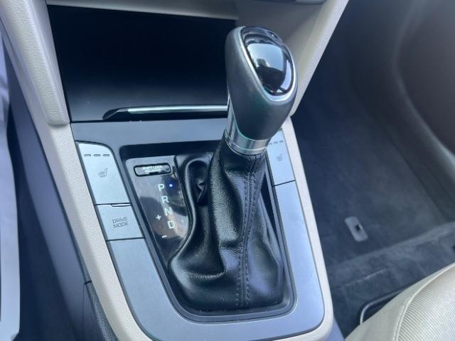 Hyundai Elantra Value Edition 6A 2017