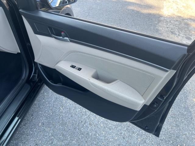 Hyundai Elantra Value Edition 6A 2017